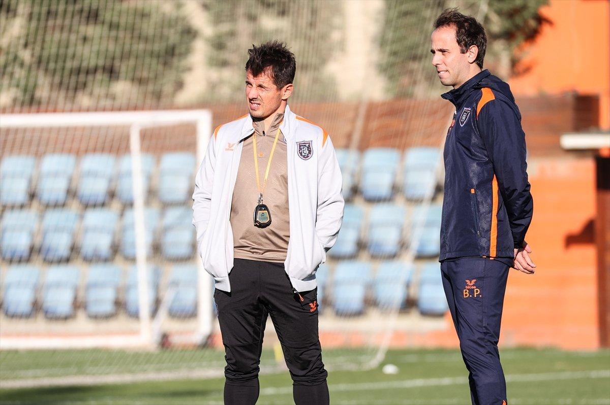 Emre Belözoğlu, Başakşehir'de ilk antrenmanına çıktı
