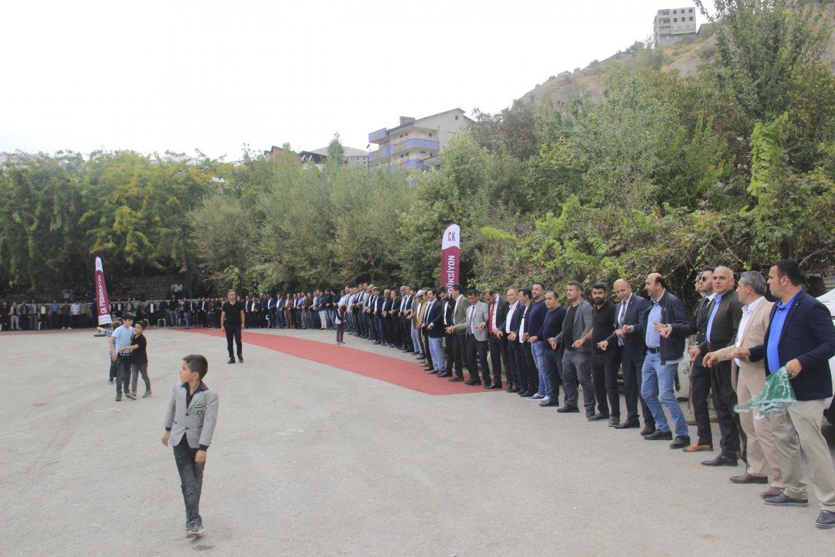 Hakkari’de şehit oğluna görkemli düğün