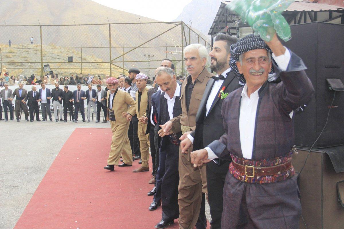 Hakkari’de şehit oğluna görkemli düğün