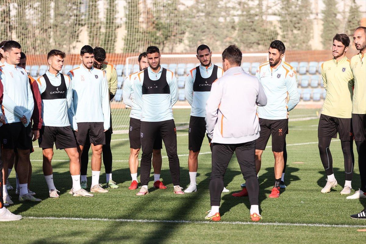 Emre Belözoğlu, Başakşehir'de ilk antrenmanına çıktı