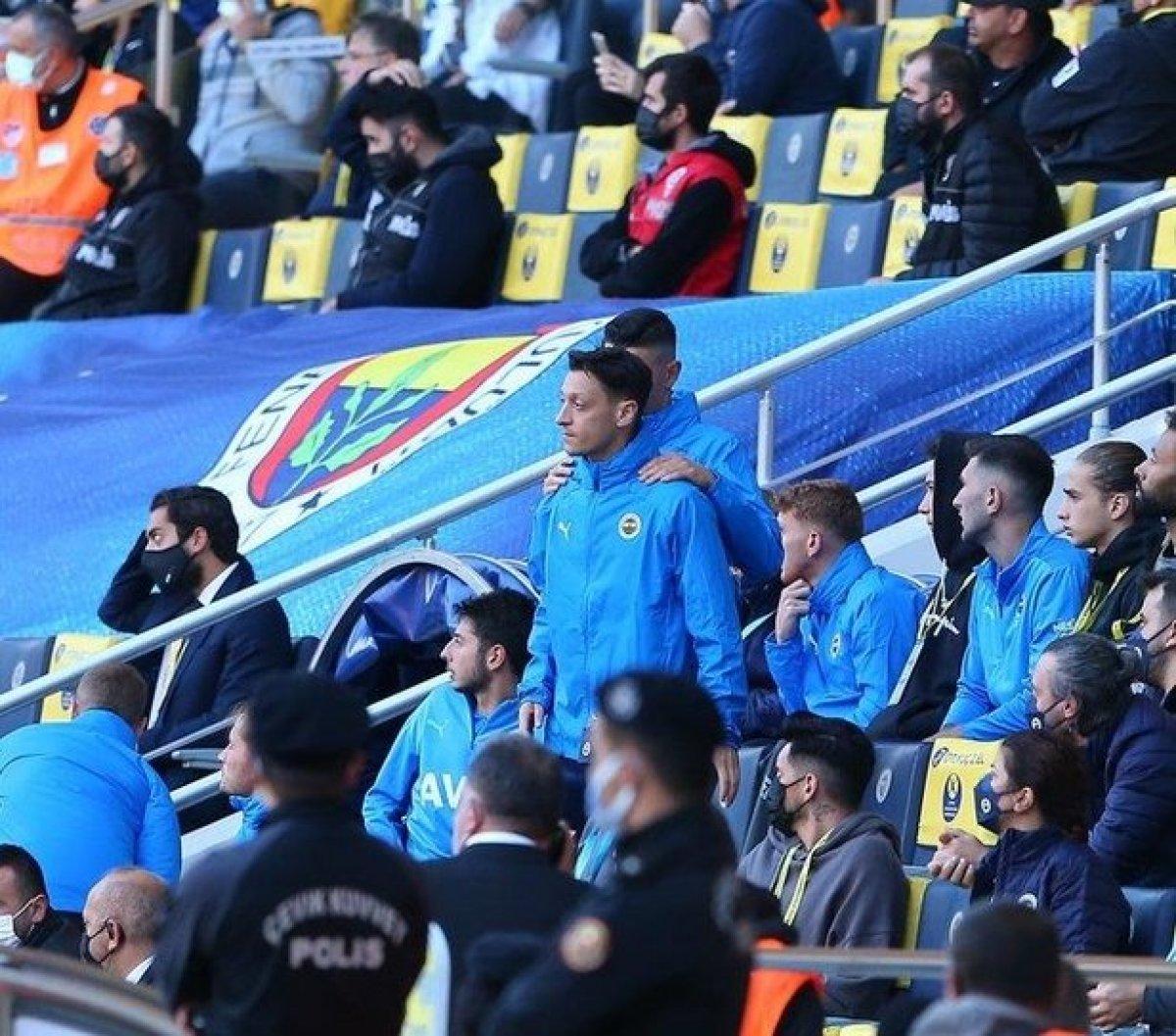 Mesut Özil'den Pereira'ya tepki