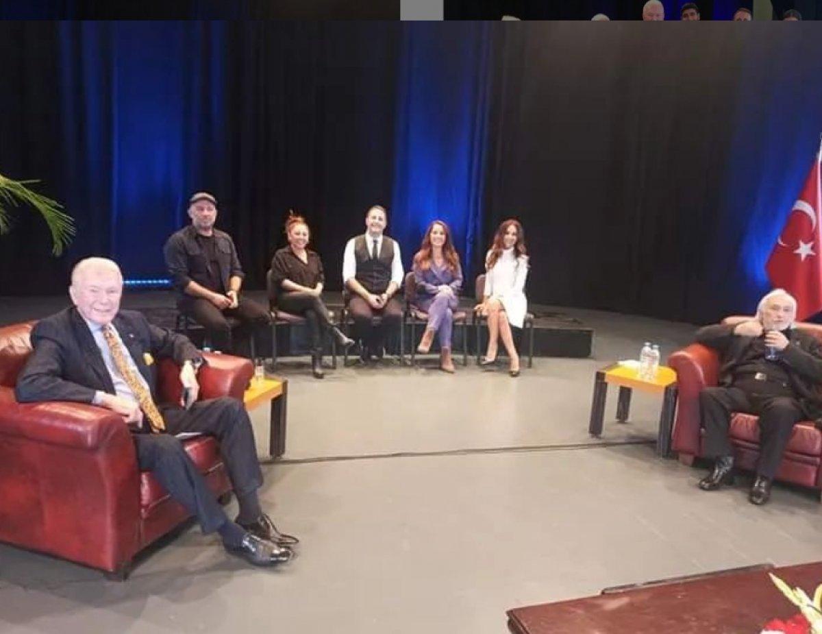 Uğur Dündar'dan Müjdat Gezen'in İzmir Marşı ile geleceğiz sözlerine destek