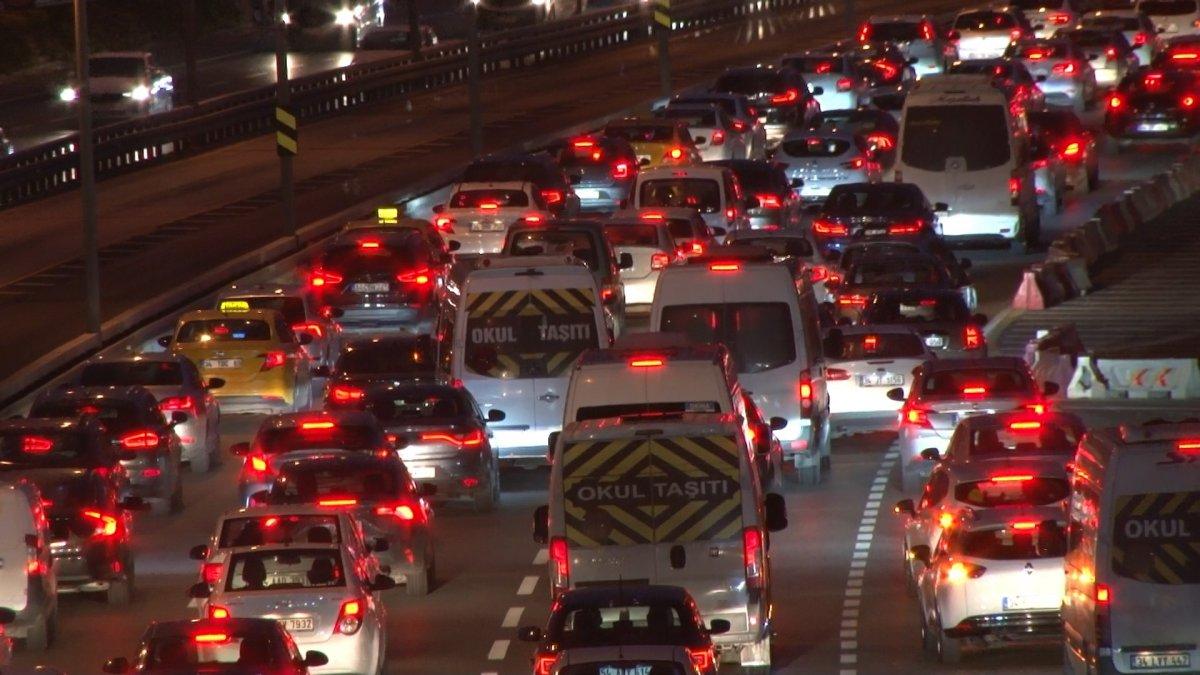 İstanbul’da haftanın ilk iş gününde trafik yoğunluğu