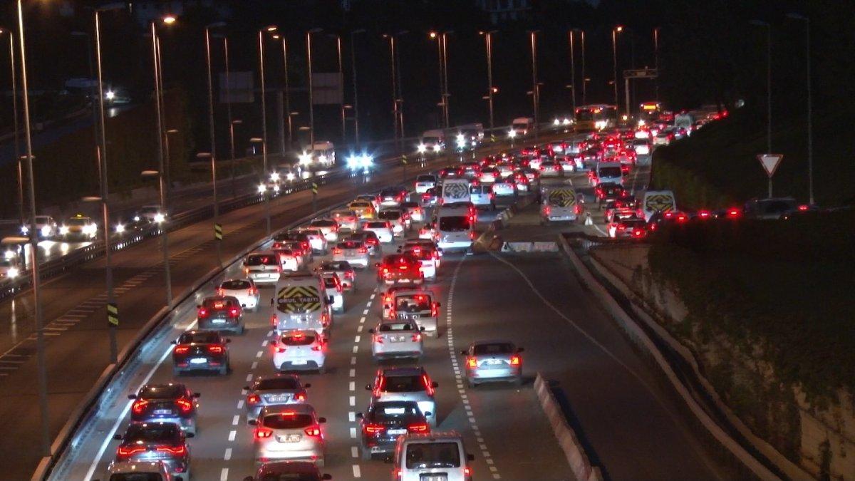 İstanbul’da haftanın ilk iş gününde trafik yoğunluğu