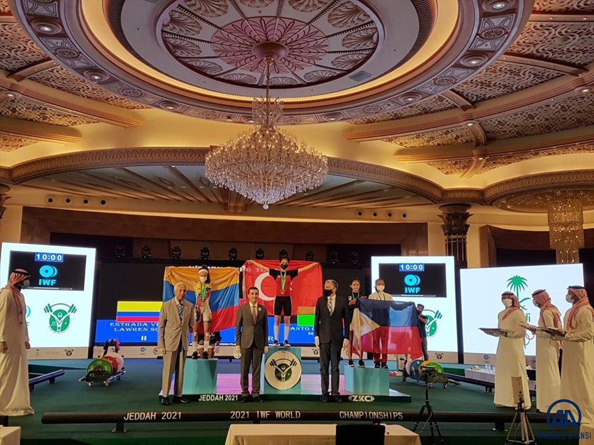 Milli halterci Ezgi Kılıç, dünya şampiyonu oldu