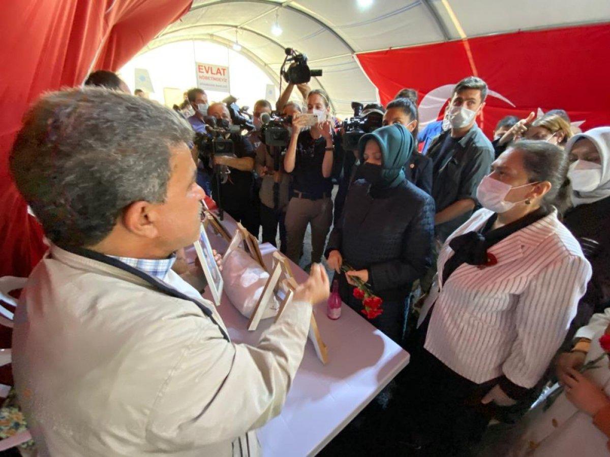 Siyasetçilerin eşleri Diyarbakır annelerini ziyaret etti