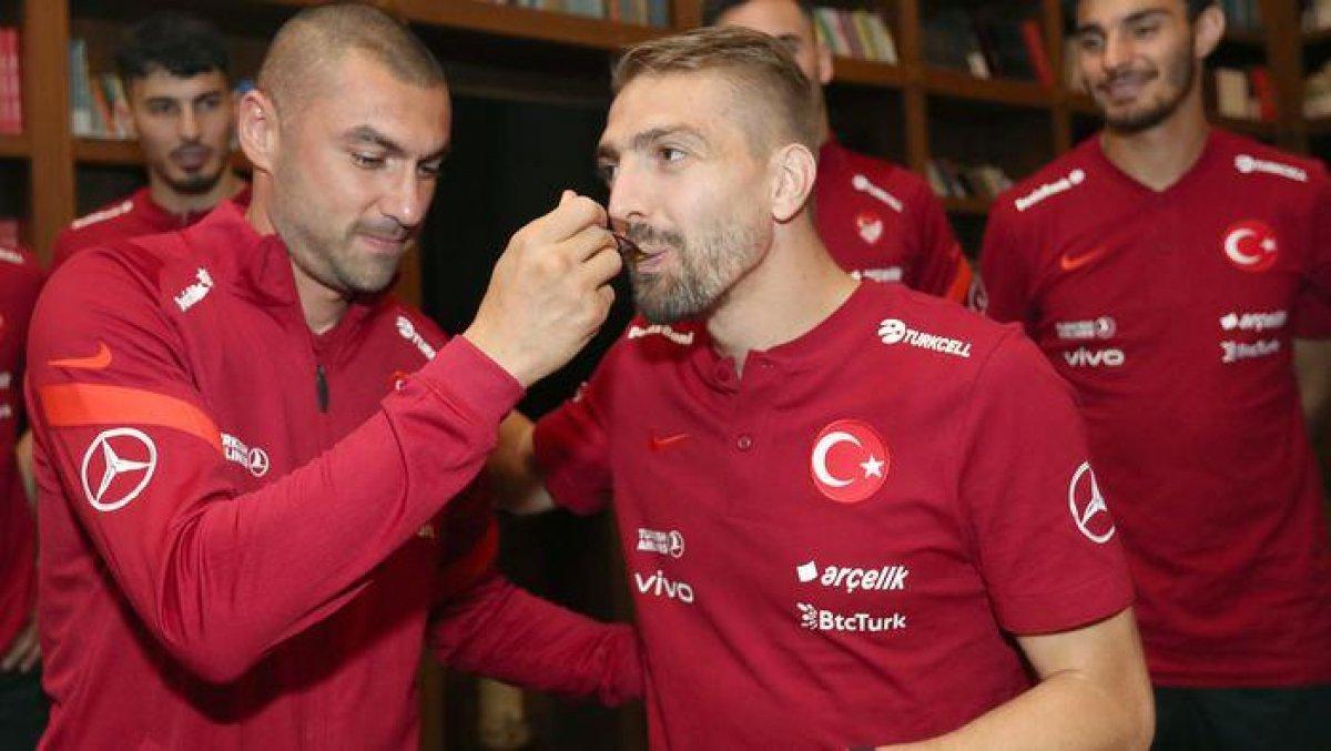 A Milli Takım, Caner Erkin'in doğum gününü kutladı