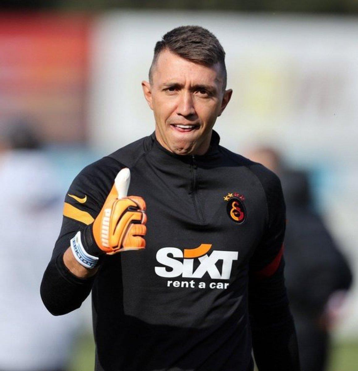 Fernando Muslera: Hakemi de yenmeliyiz