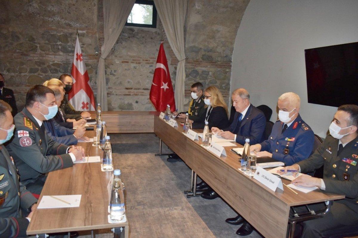 Hulusi Akar, Gürcistan Savunma Bakanı Burculadze ile görüştü