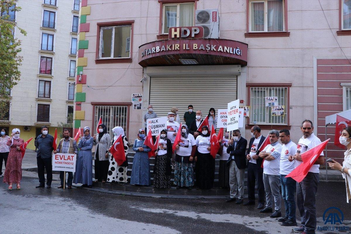 Mustafa Şentop'un eşi Sabriye Şentop'tan Diyarbakır annelerine ziyaret