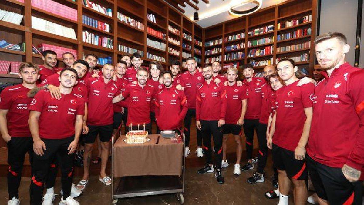 A Milli Takım, Caner Erkin'in doğum gününü kutladı