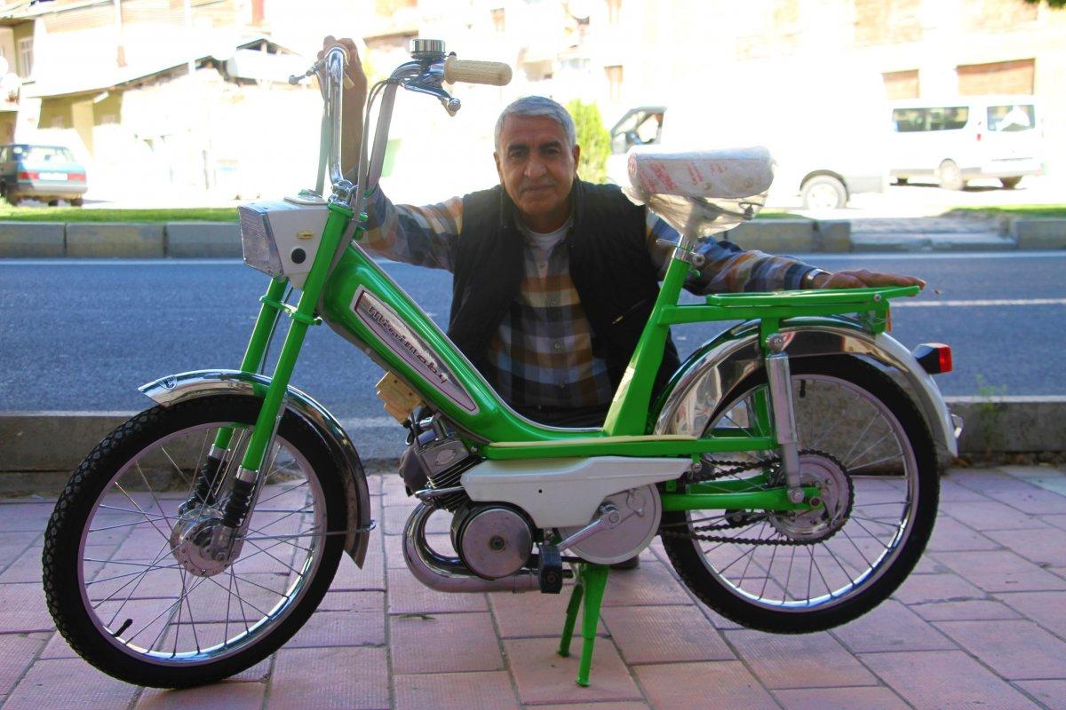 Elazığlı motosiklet ustası, 70 yıllık mobiletinden ayrılmıyor