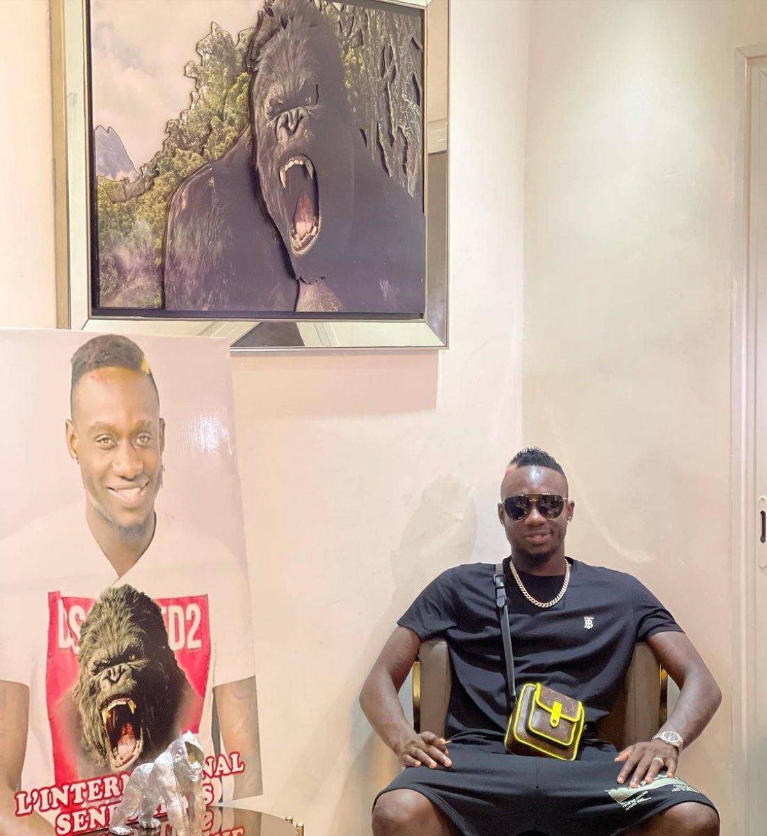 Diagne'den yeni paylaşım: Fotoğrafta kaç tane King Kong var