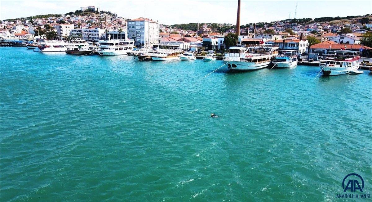 Balıkesir'de yunusun şamandırayla oyunu drone ile görüntülendi