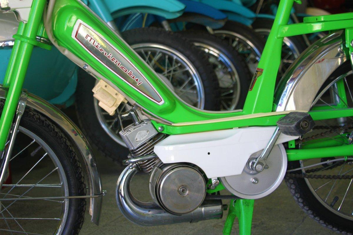 Elazığlı motosiklet ustası, 70 yıllık mobiletinden ayrılmıyor