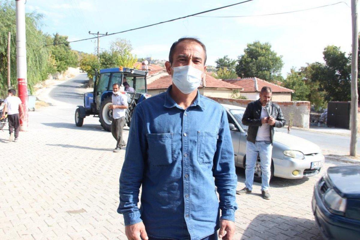 Afyonkarahisar’da tırlara öfkelenen köylüler yolu kapattı