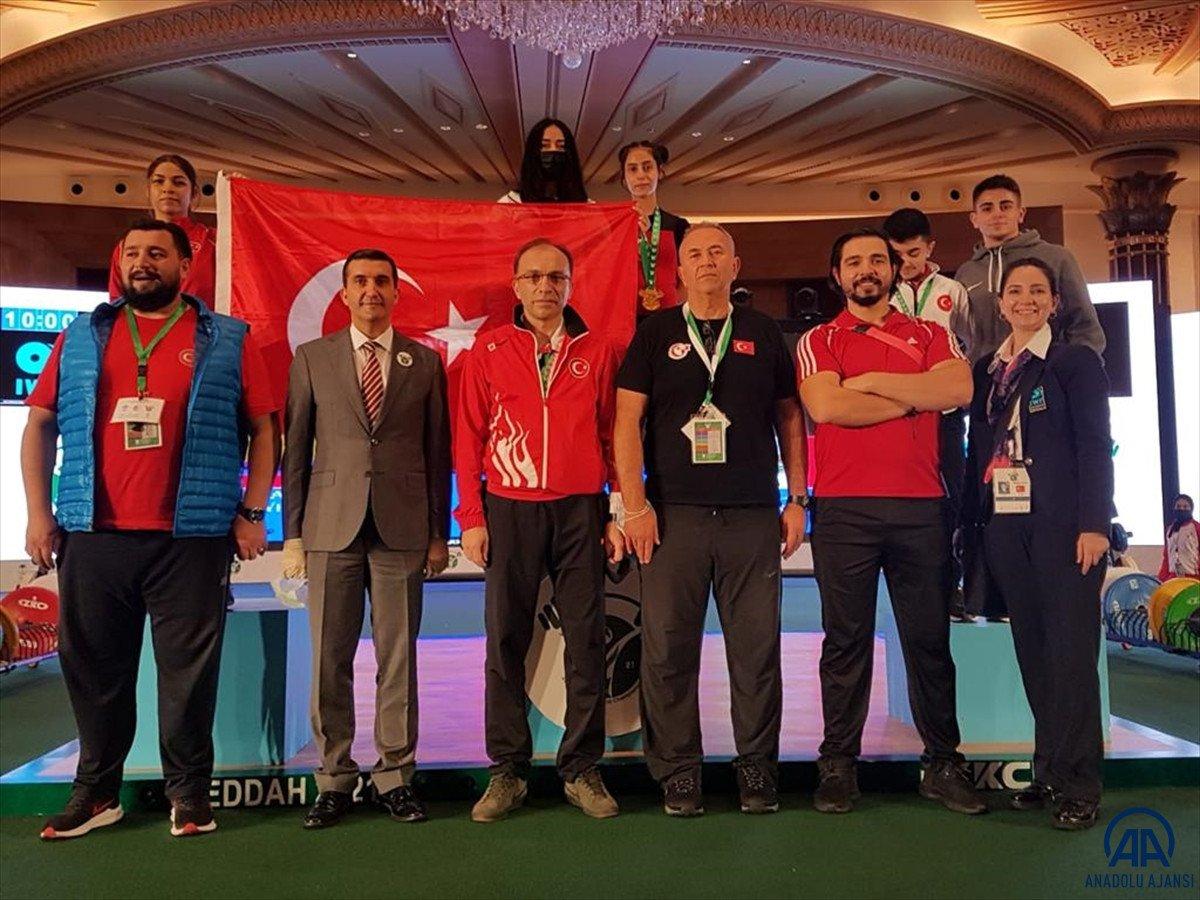 Milli halterci Ezgi Kılıç, dünya şampiyonu oldu