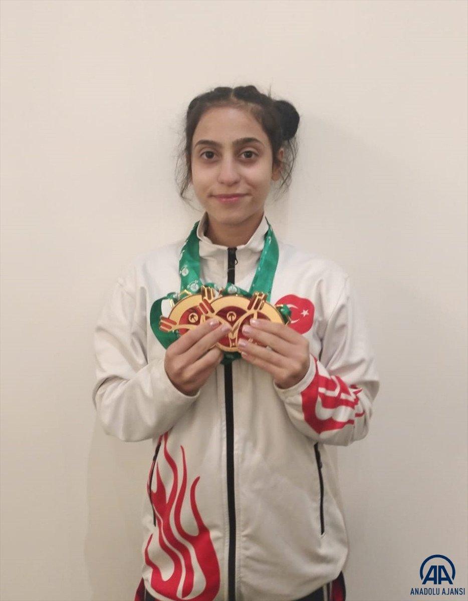 Milli halterci Ezgi Kılıç, dünya şampiyonu oldu