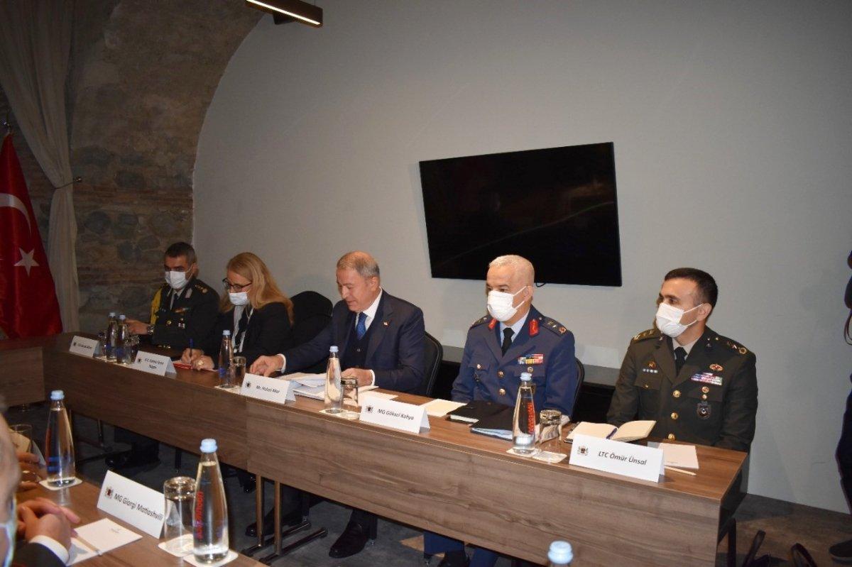 Hulusi Akar, Gürcistan Savunma Bakanı Burculadze ile görüştü