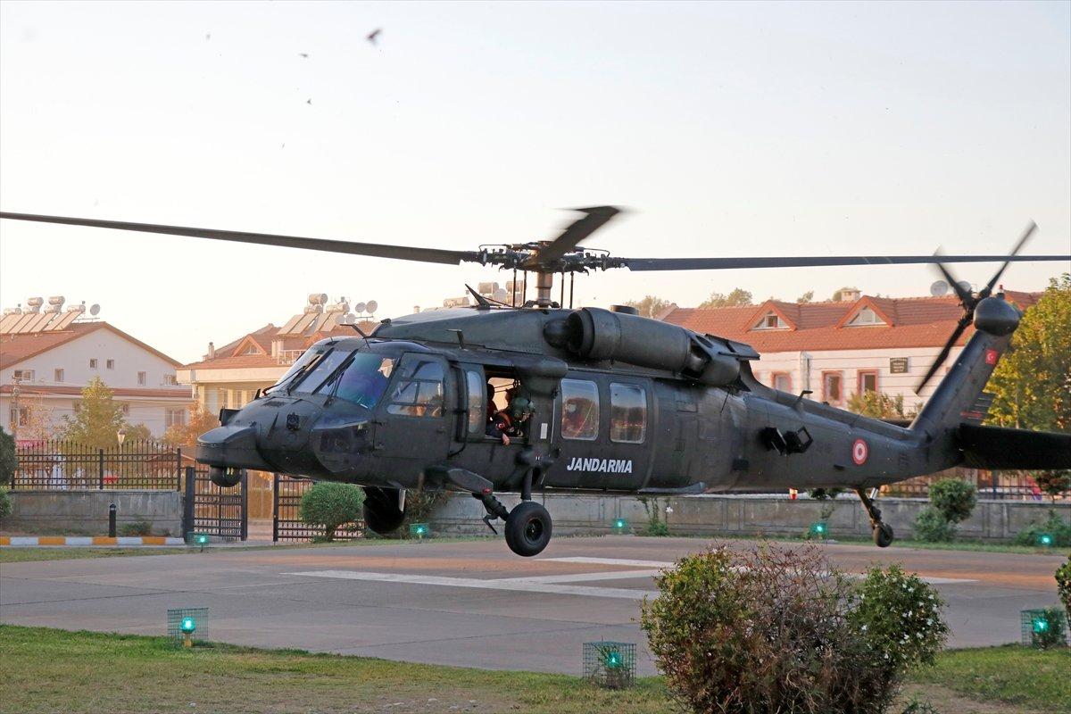 Muğla'da kayalıklara düşen yamaç paraşütçüsü kurtarıldı