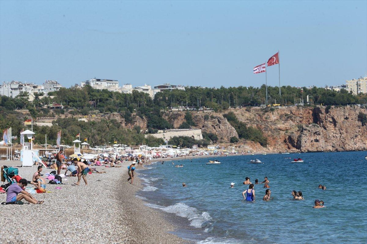 Antalya'da yaz bitmiyor