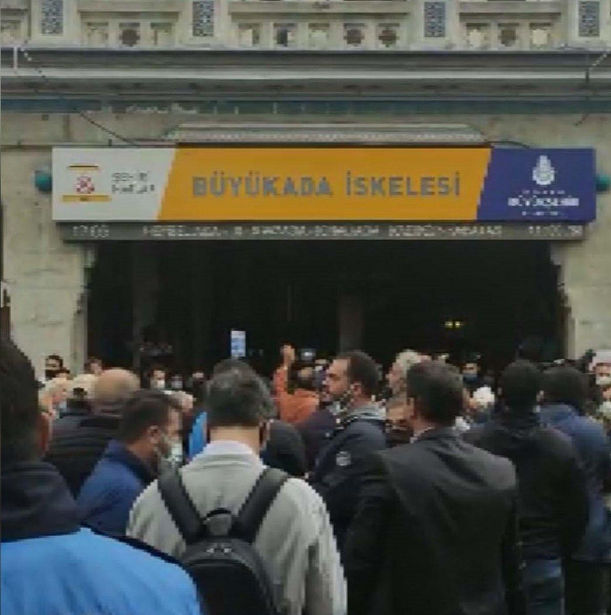 AK Parti İl Başkanlığı, Büyükada'daki TÜGVA tahliyesini eleştirdi