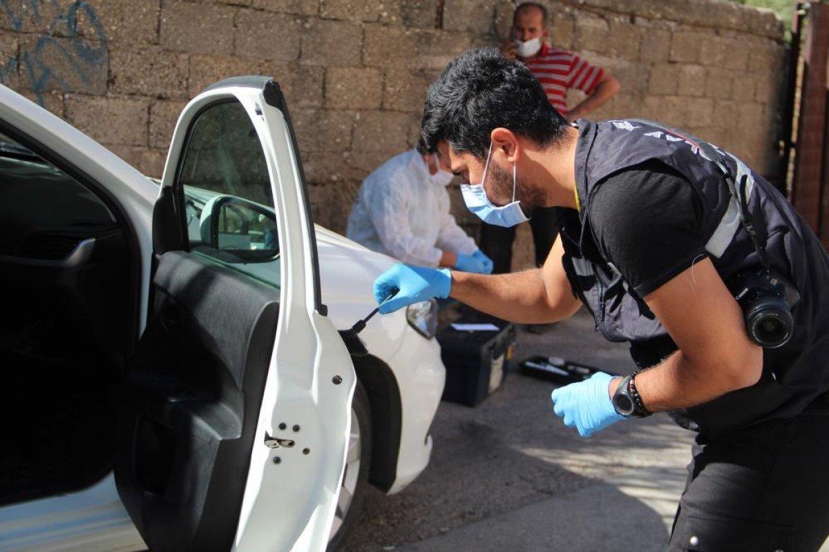Antalya'da çaldıkları otomobillerin plakasını söken hırsızlar aranıyor