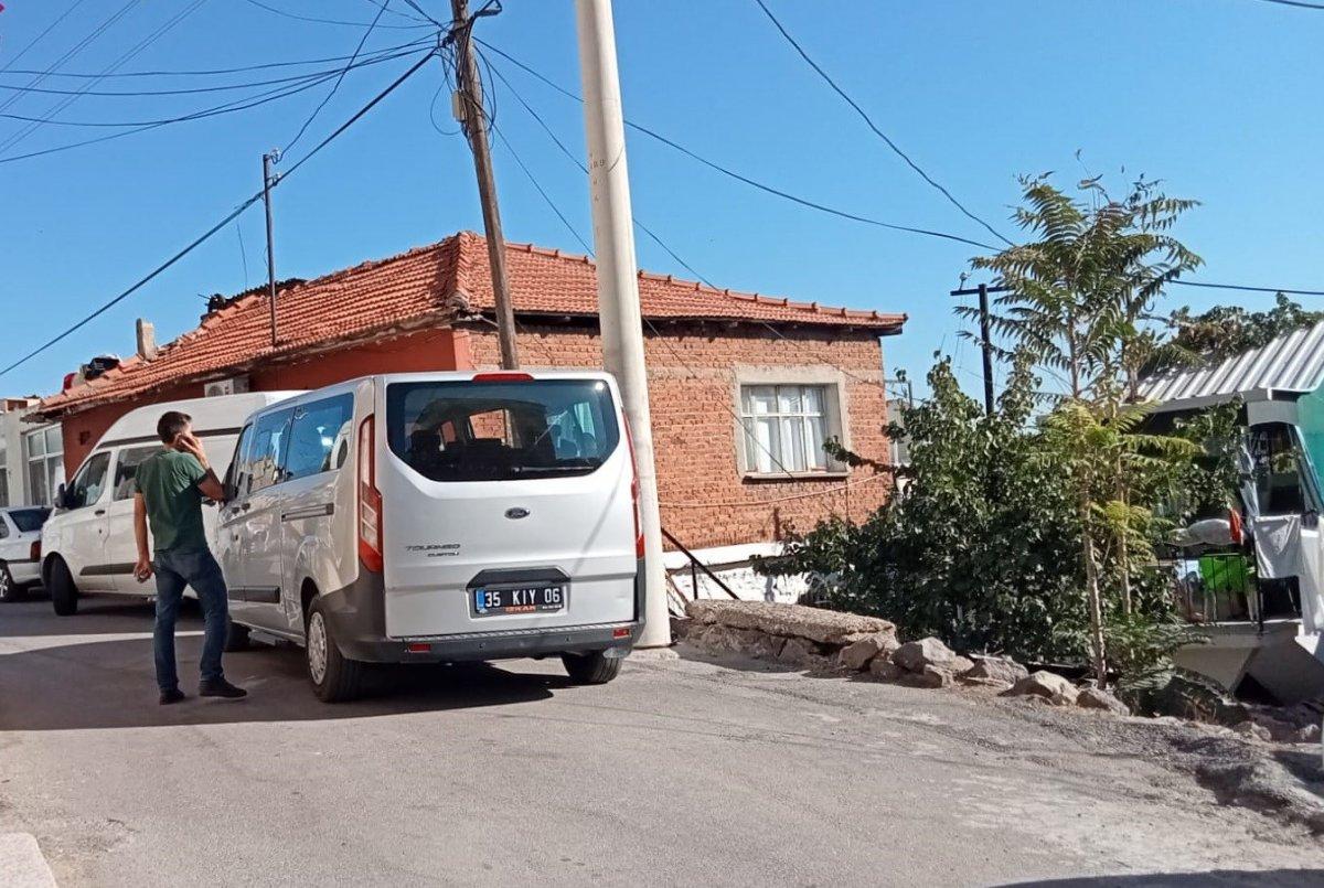 İzmir’de, 96 yaşındaki annesinin başını taşla ezip öldürdü