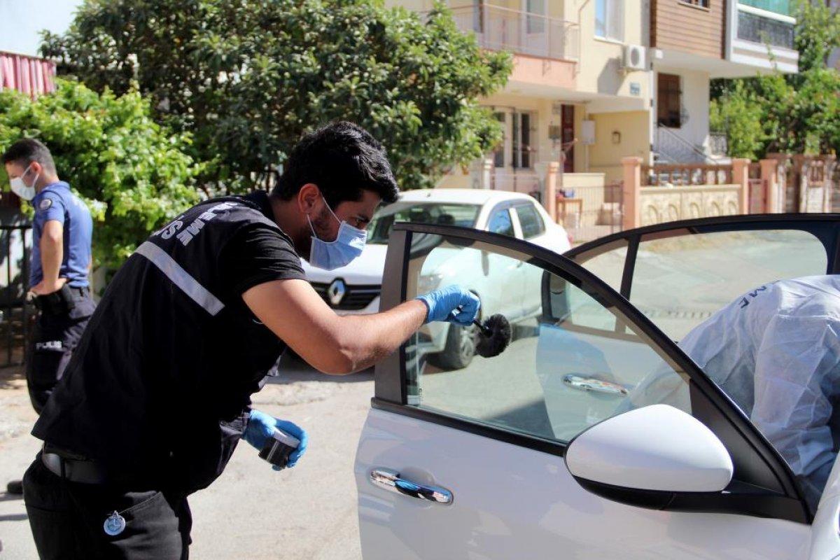 Antalya'da çaldıkları otomobillerin plakasını söken hırsızlar aranıyor