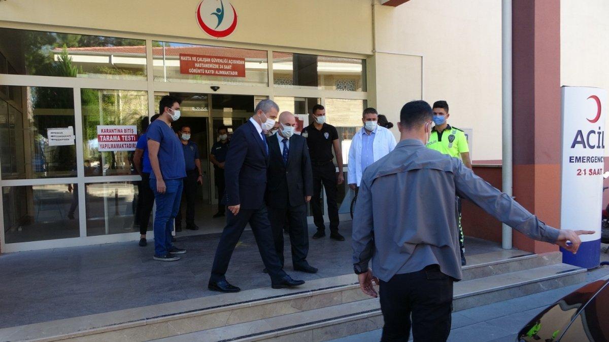 Antalya'da öğretmen el frenini çekmeyince kayan araç öğrencilere çarptı