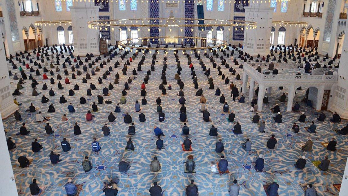 Cuma namazı saat kaçta kılınacak? 8 Ekim 2021 il il cuma namazı saatleri