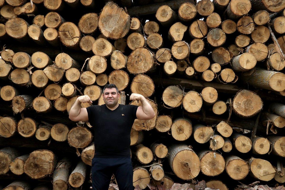 Milli sporcu tomruk taşıyarak şampiyonaya hazırlanıyor