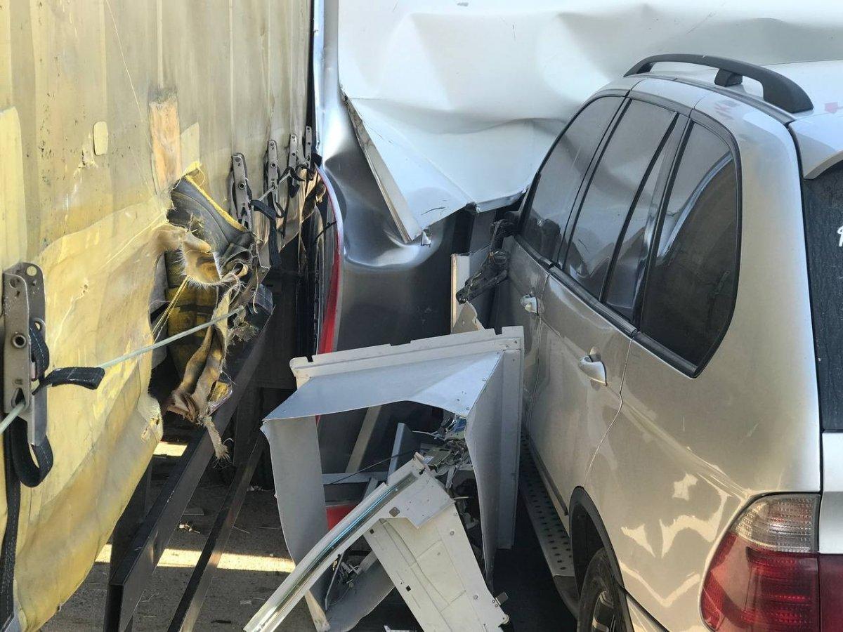 Edirne'de kontrolden çıkan araç ATM'ye girdi