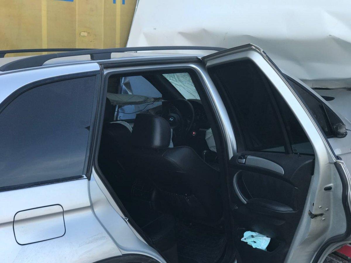 Edirne'de kontrolden çıkan araç ATM'ye girdi