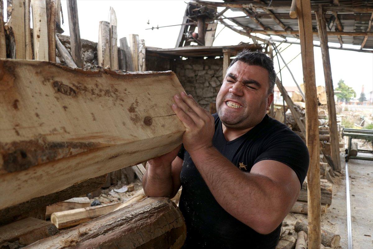 Milli sporcu tomruk taşıyarak şampiyonaya hazırlanıyor