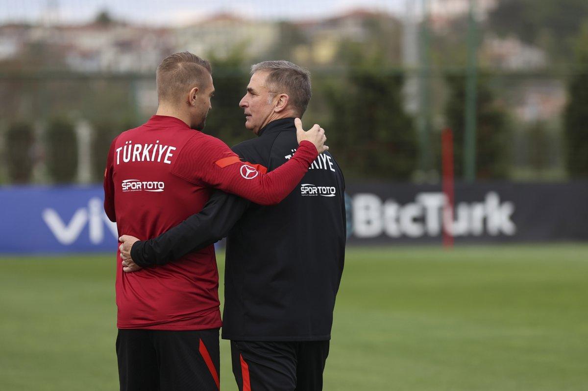 Stefan Kuntz geri pası yasakladı