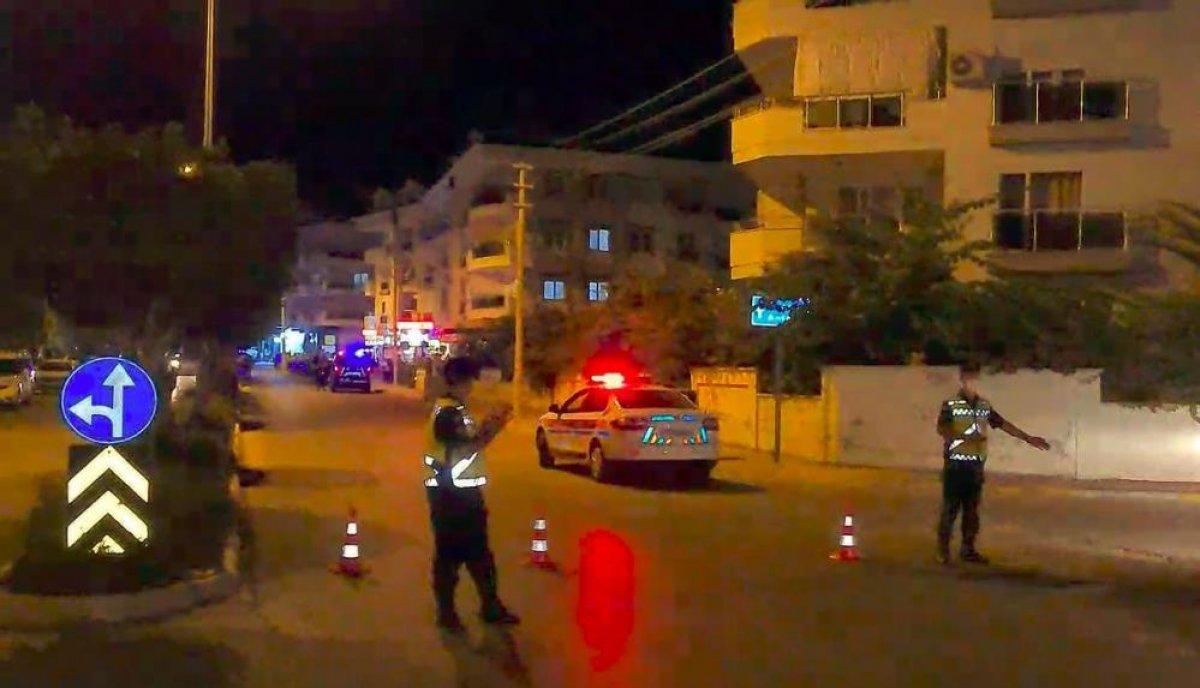 Antalya'da markette çalışan karısını bıçaklayarak öldürdü