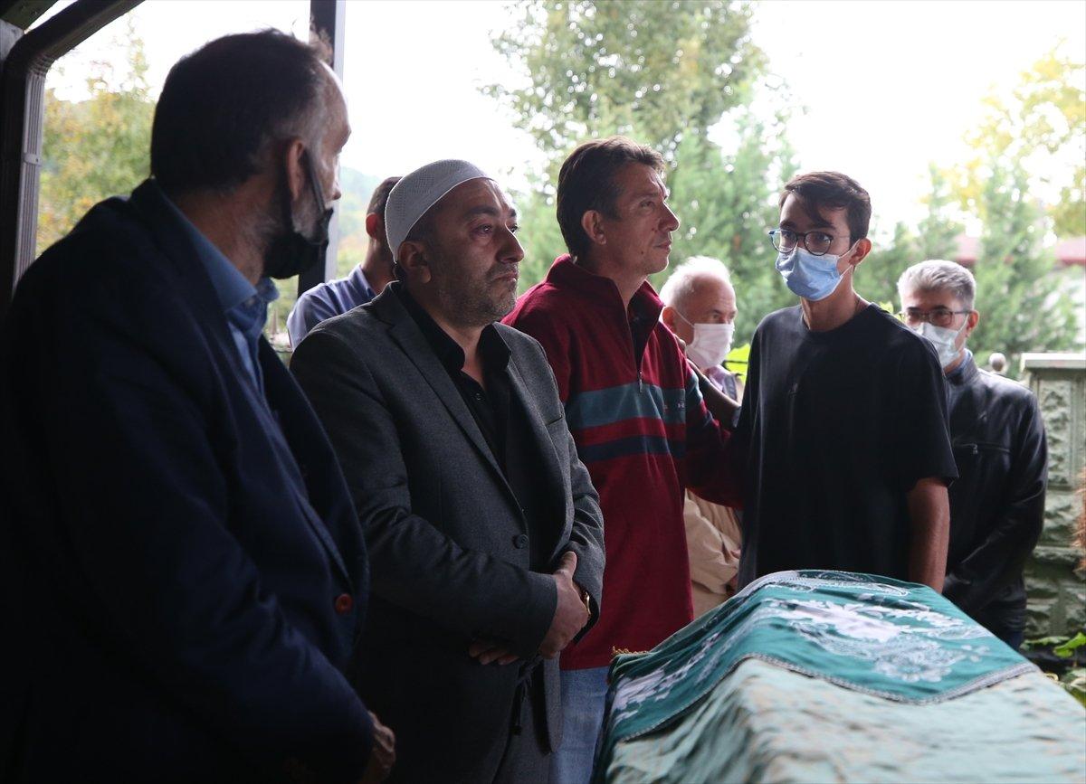 Mete Gazoz'un anneannesinin cenazesi toprağa verildi