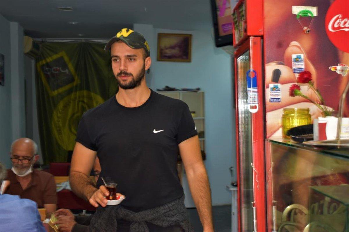 Kocaeli'de çaycılık yapan gencin videoları milyonlar tarafından izlendi