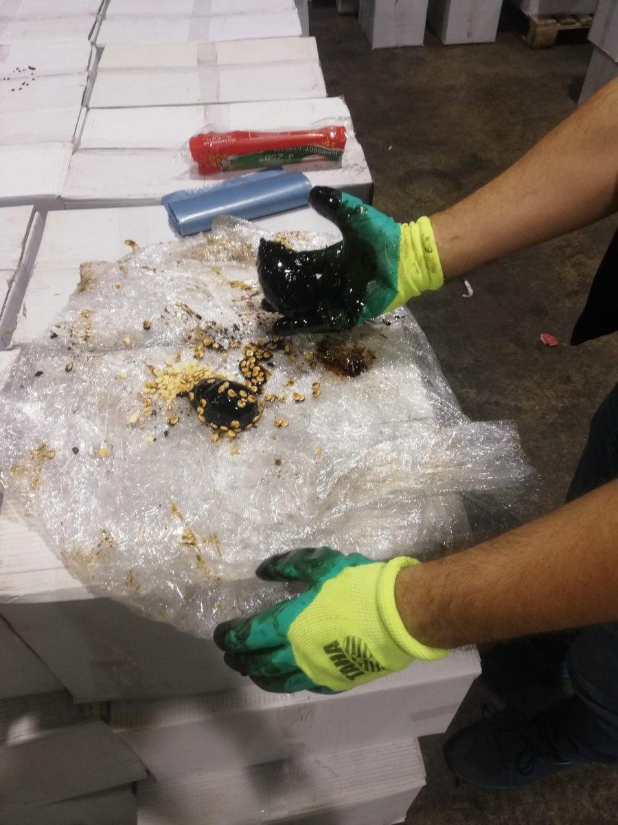 İskenderun’da, nar ekşisi yüklü konteynerden 1 milyon 200 bin uyuşturucu hap çıktı