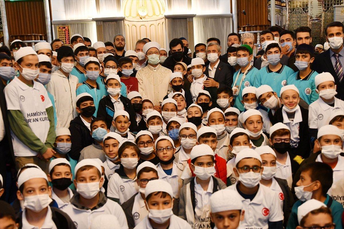 Diyanet İşleri Başkanı Ali Erbaş, sabah namazında gençlerle bir araya geldi