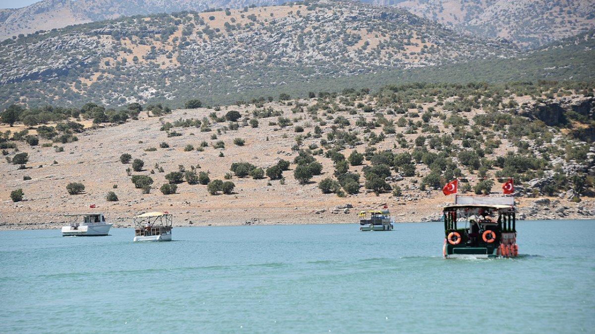 Takoran Vadisi'nde turistler için tekne turları artırıldı