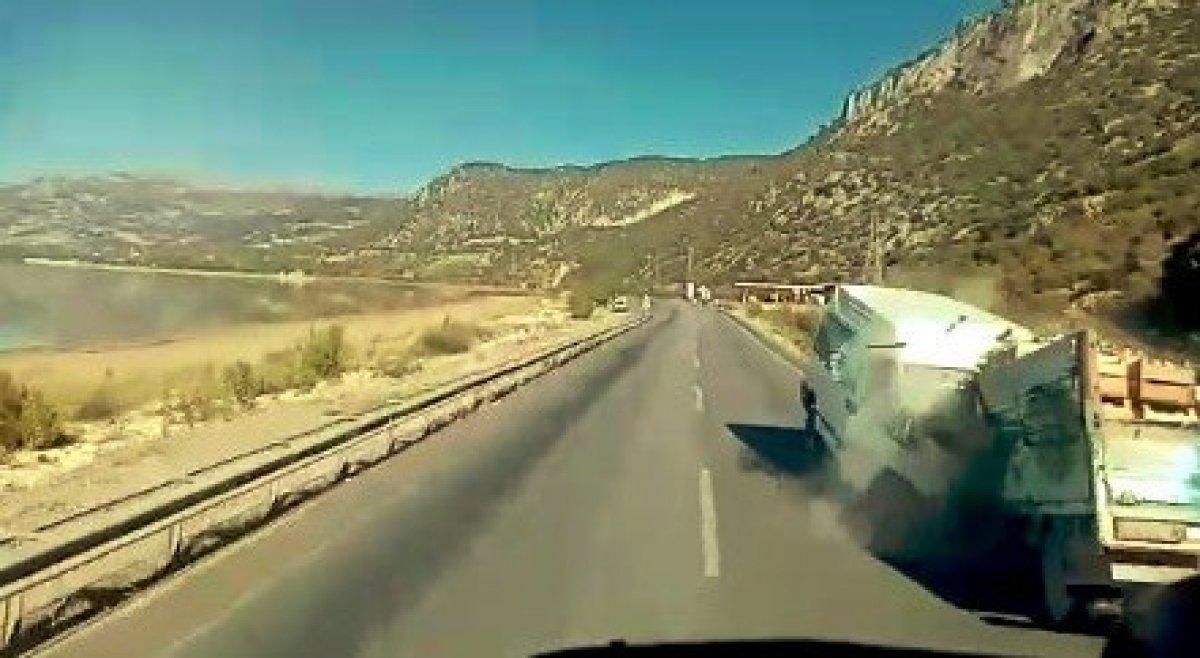 Isparta'daki ölümlü feci kazanın görüntüleri