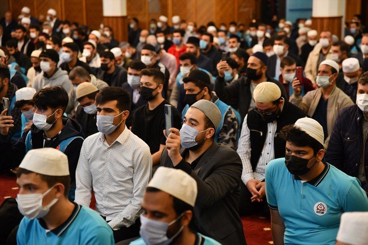 Diyanet İşleri Başkanı Ali Erbaş, sabah namazında gençlerle bir araya geldi