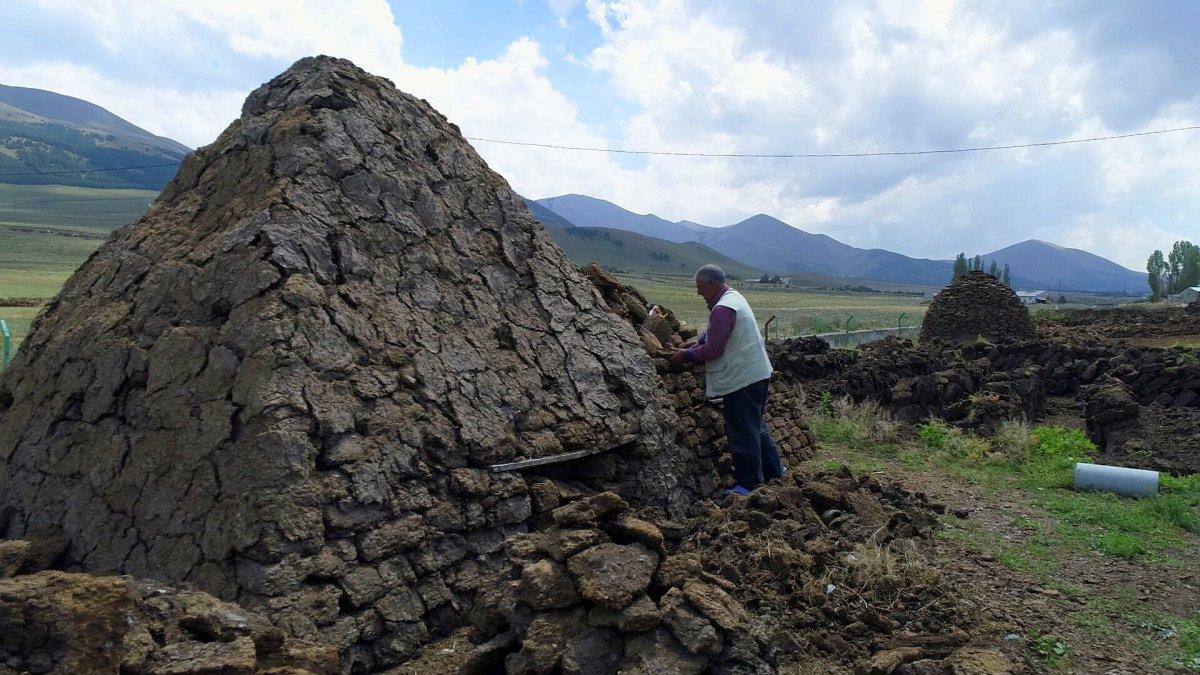 Bayburtlular tezekten vazgeçemiyor