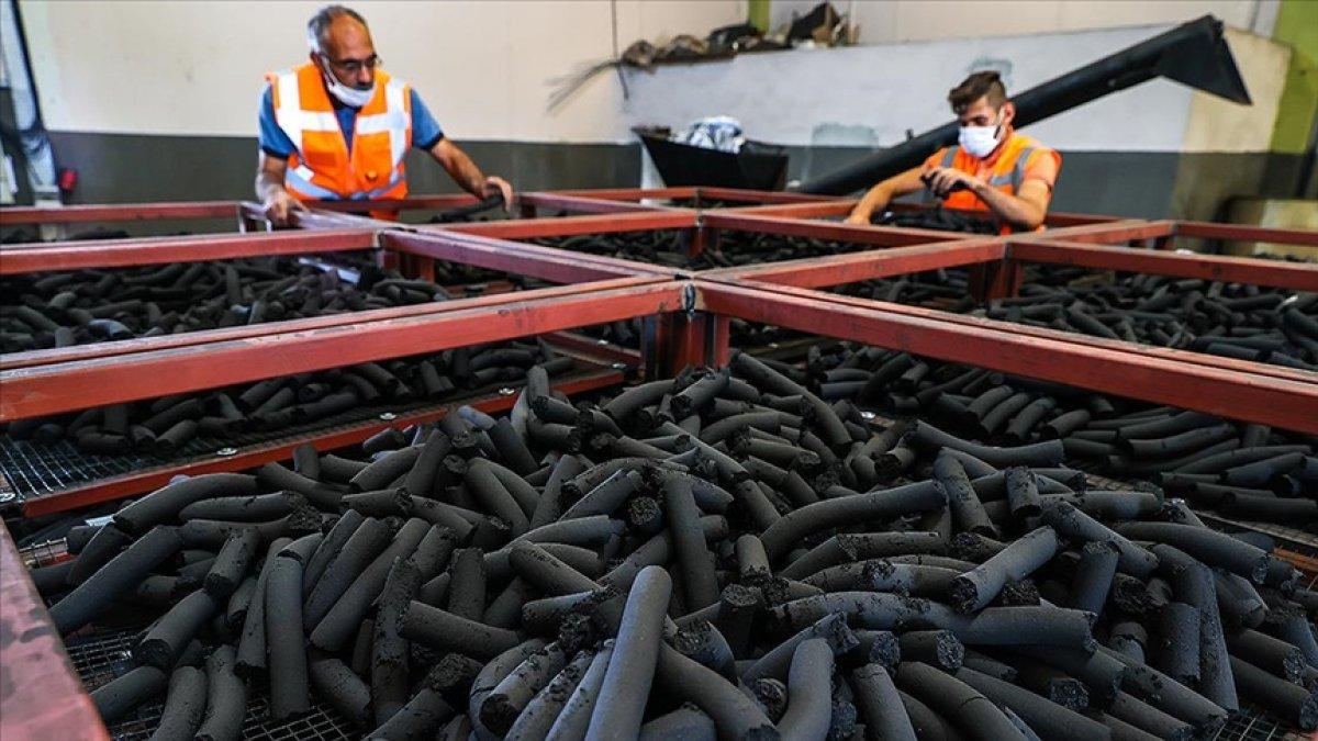 İzmir'de zeytin çekirdeğinden üretilen mangal kömürü, ihraç ürünü oldu