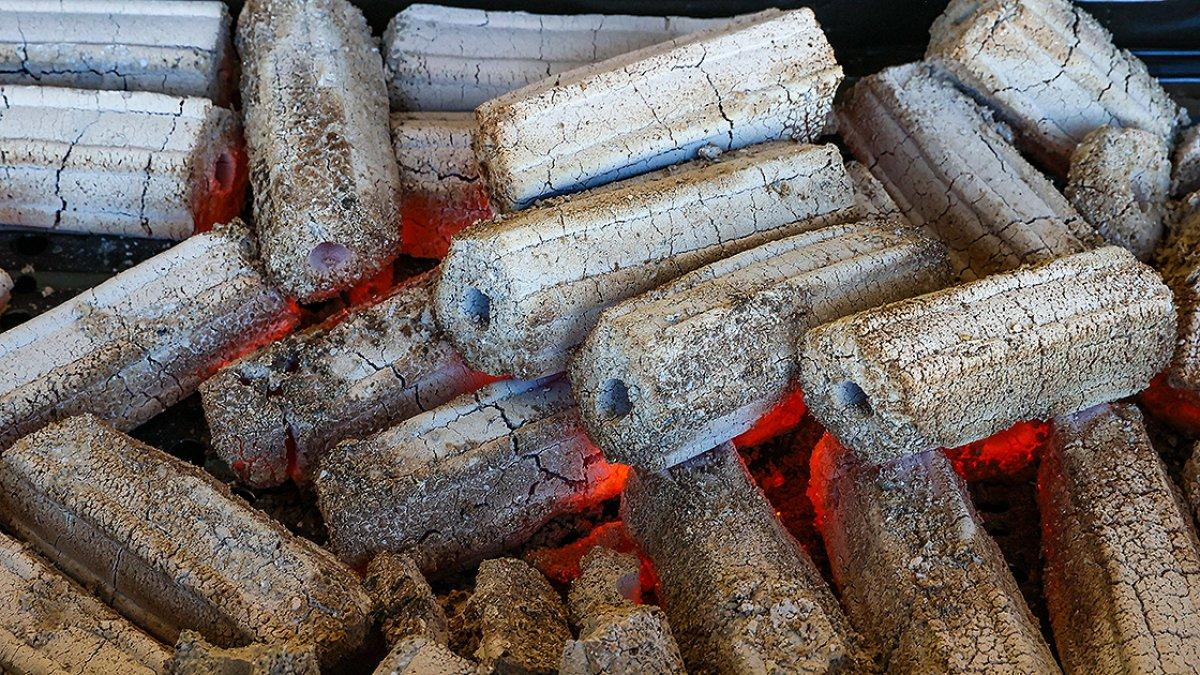 İzmir'de zeytin çekirdeğinden üretilen mangal kömürü, ihraç ürünü oldu