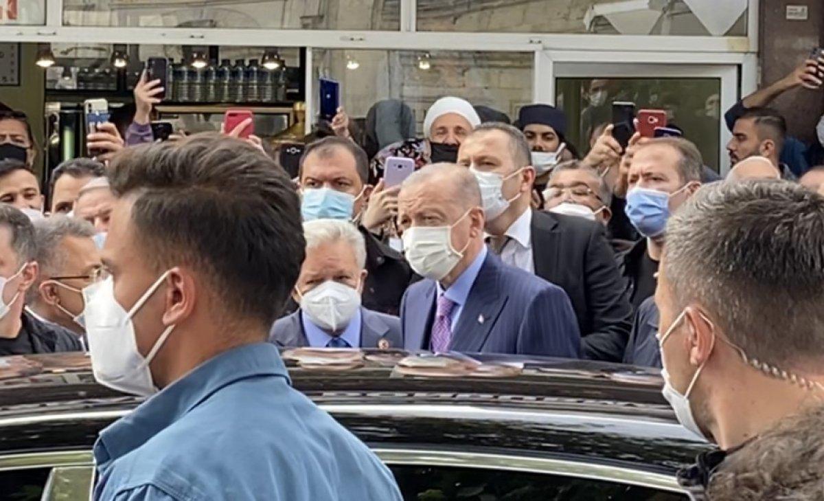 Eyüpsultan’da Cumhurbaşkanı Erdoğan’a vatandaşların yoğun ilgisi