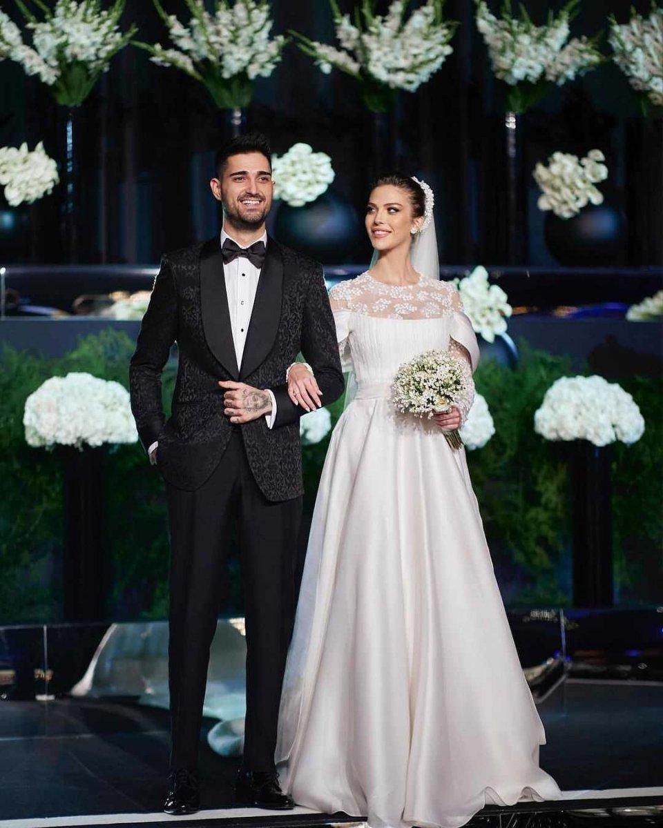 Yasemin Şefkatli'nin transparan gelinliği olay oldu