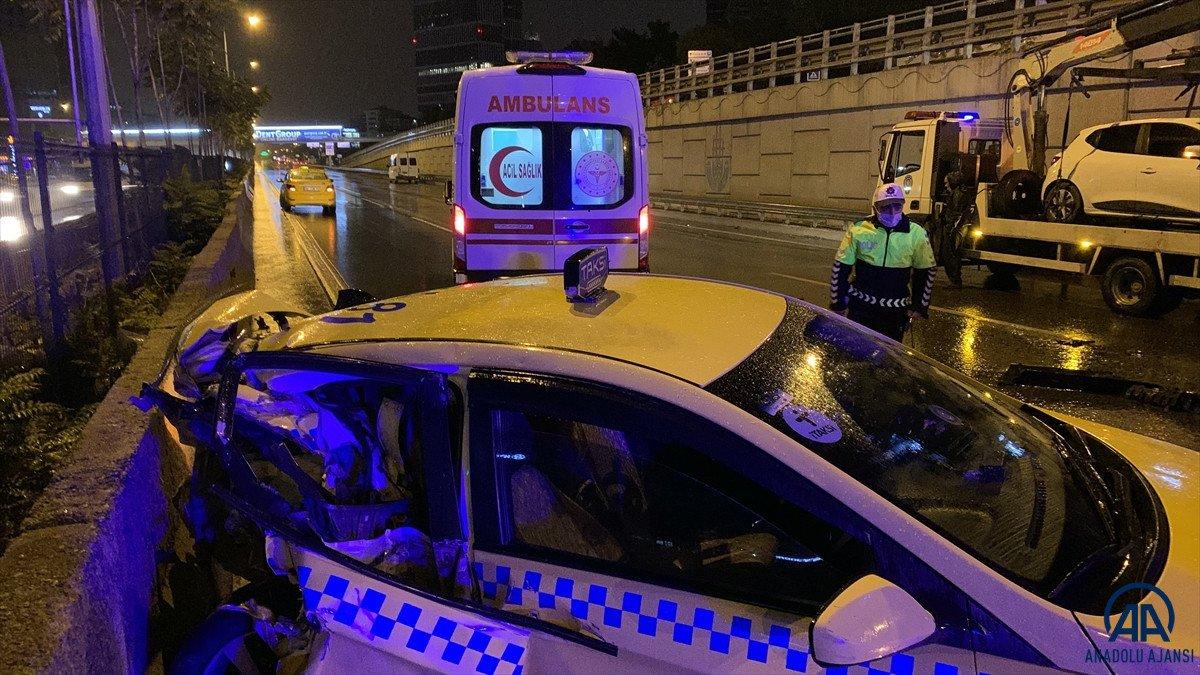 Kadıköy'de zincirleme kaza: 4 yaralı